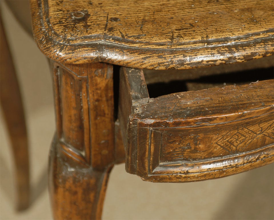 18th Century Early Louis XV Writing Table in Elmwood, circa 1730 For Sale