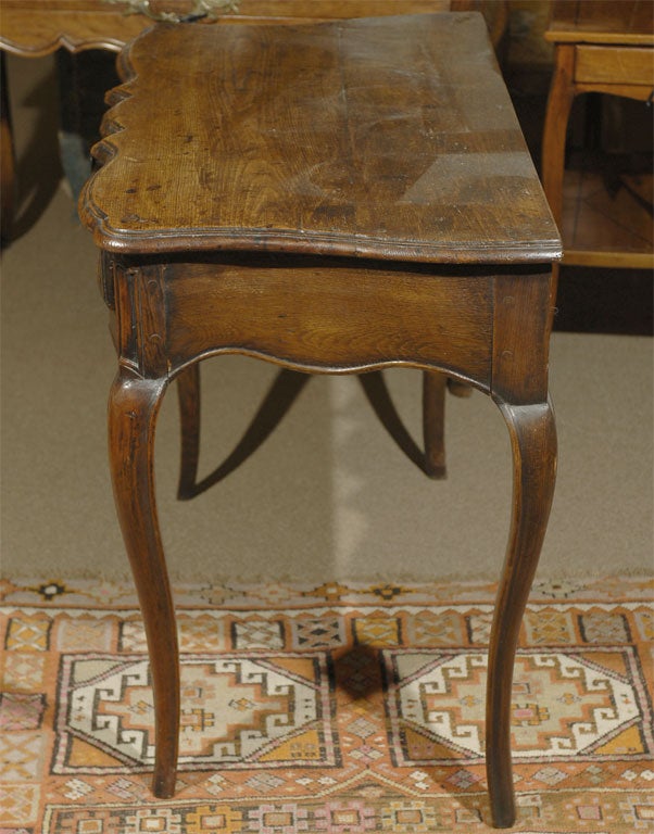 Oak Early Louis XV Writing Table in Elmwood, circa 1730 For Sale