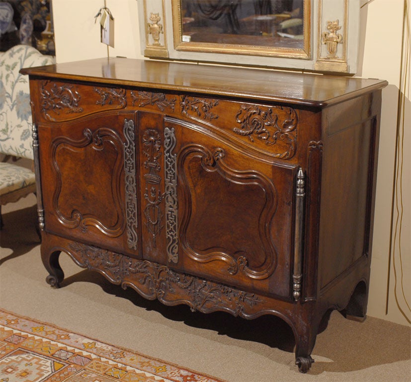Louis XV period Buffet in Walnut from Provence, France c. 1750