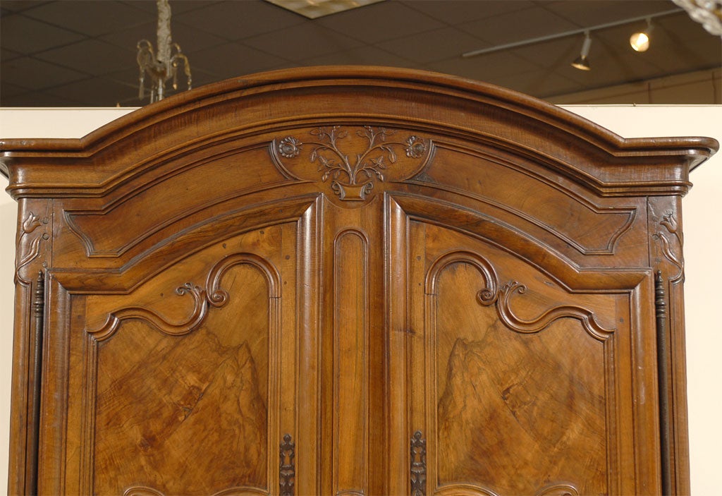 Fine Louis XV Armoire in Walnut from Bresse, France, c. 1750 In Excellent Condition In Atlanta, GA