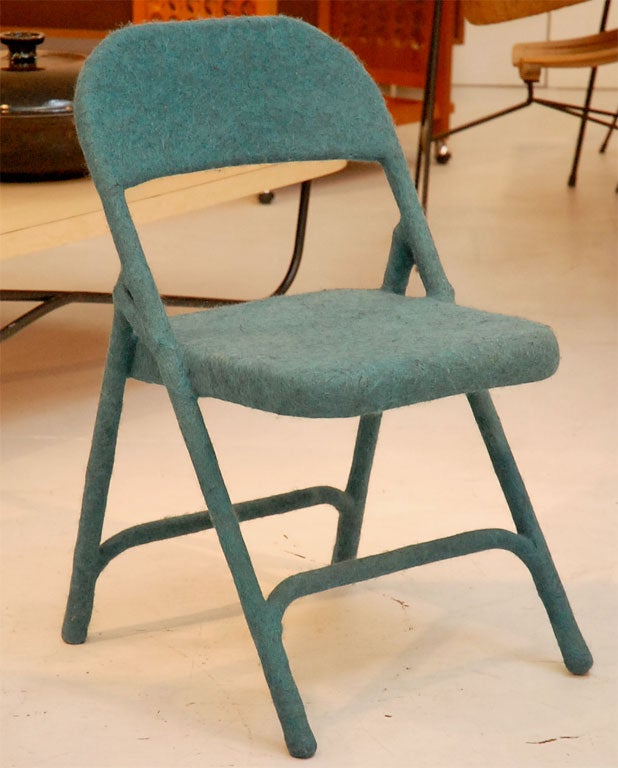 Silla de fieltro de Tanya Aguiniga