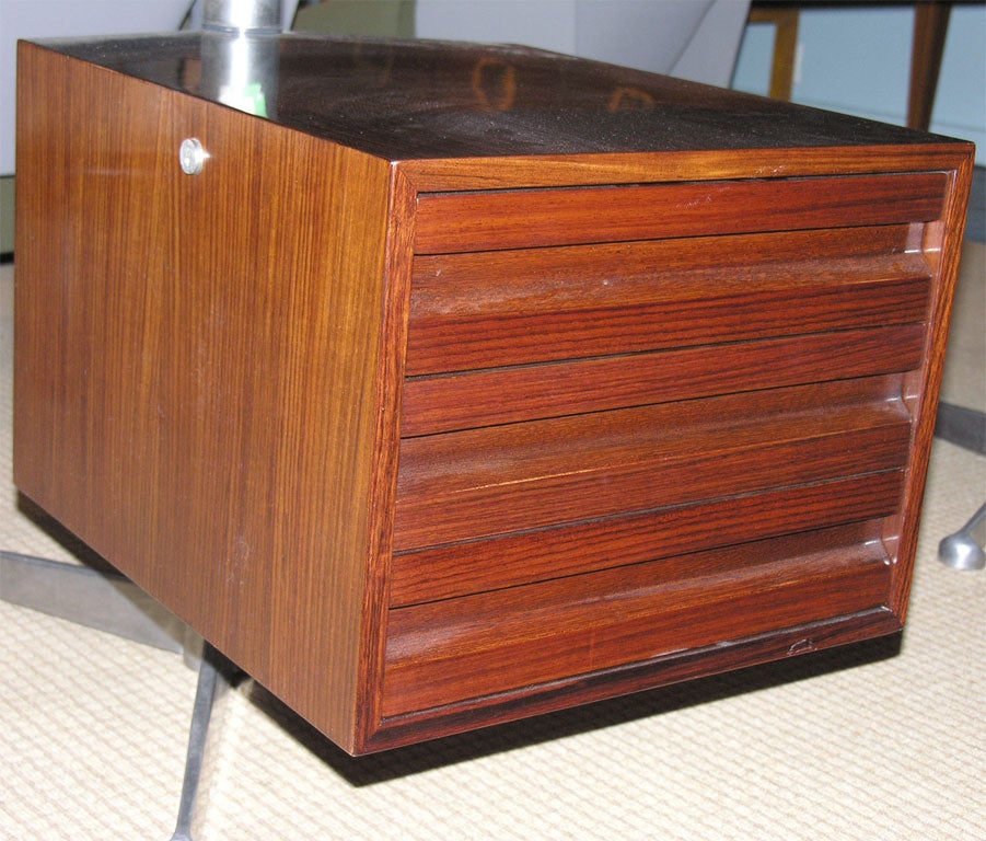Beautiful Desk by Osvaldo Borsani for Tecno