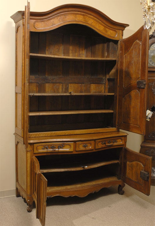 18th Century Louis XV Serpentine Buffet Deux Corps in Walnut, circa 1760