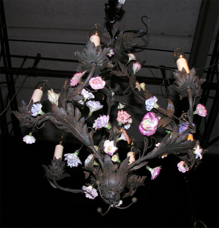 Tôle French 19th Century Porcelain and Tole Chandelier