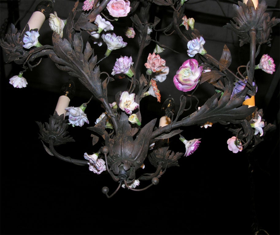 French 19th Century Porcelain and Tole Chandelier 1