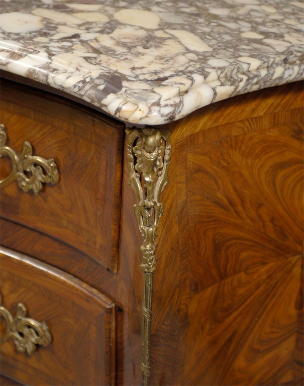 Kommode im Louis XV-Stil aus Kingwood und Tulipwood, um 1850 (Französisch) im Angebot