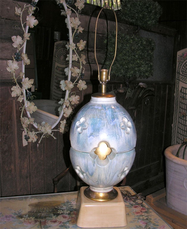 Italian Quatrefoil Pottery Lamp For Sale 2