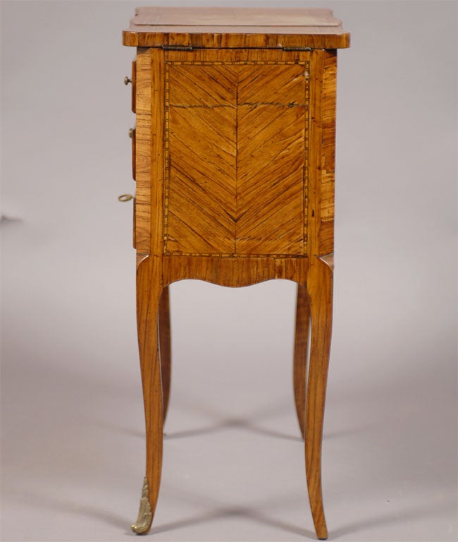 Transitional French Dressing Table in Tulipwood, circa 1760 For Sale 3