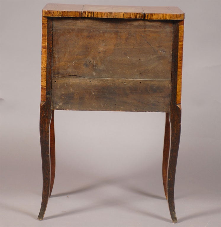 Transitional French Dressing Table in Tulipwood, circa 1760 For Sale 4