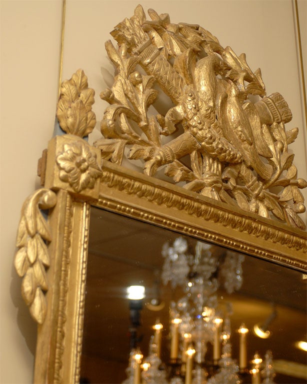 Miroir en bois doré d'époque Louis XVI avec des colombes qui s'embrassent:: vers 1780 en vente 1