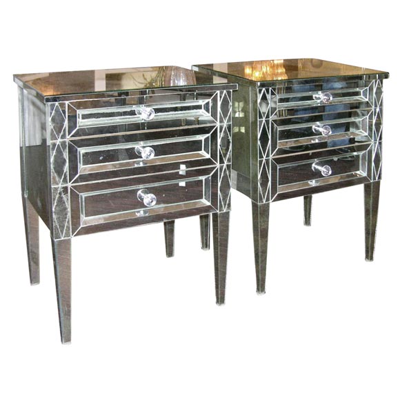 Paire de commodes à miroir avec façade en losange