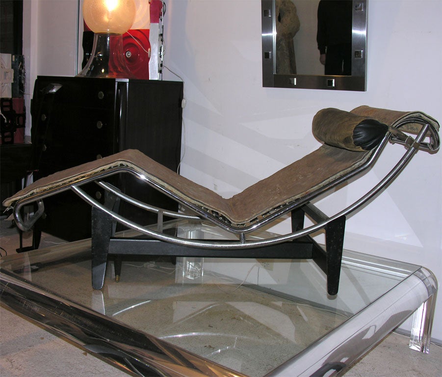 Original Chaise Lounge model LC/4-444 signed by Le Corbusier, in chrome-plated metal, painted metal, rubber, leather (cowhide) upholstery.  Original vintage condition with some metal pitting and faded leather.Manufactured by Heidi Weber in Zurich.