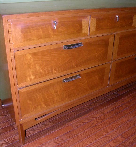 Mid-20th Century Six-Drawer Oak Dresser