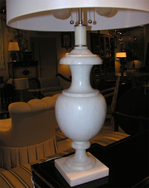 Pair of Italian White Alabaster Lamps In Excellent Condition In New York, NY