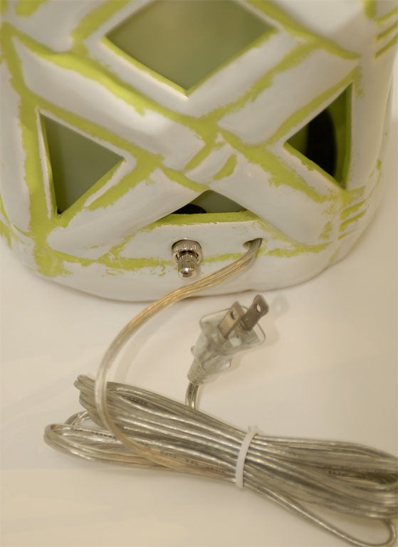Green & White Trellis Lamp 3