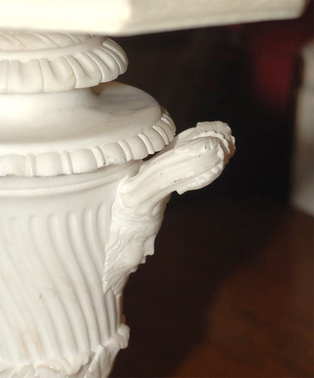 Neoclassical hand carved Alabaster Urn Lamp In Good Condition For Sale In San Francisco, CA