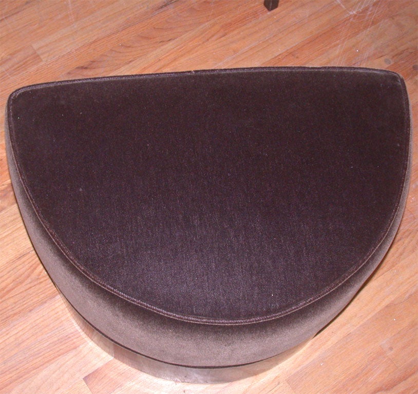 Demilune Ottoman 2