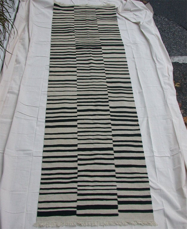 Handwoven wool rug 2'6 x 9