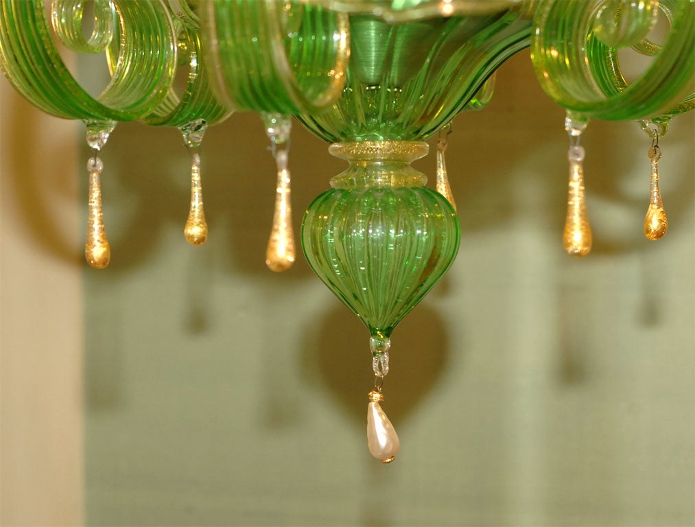 Early 20th Century Vibrant Leaf Green Murano Glass Chandelier 3