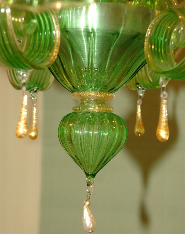 Early 20th Century Vibrant Leaf Green Murano Glass Chandelier 4