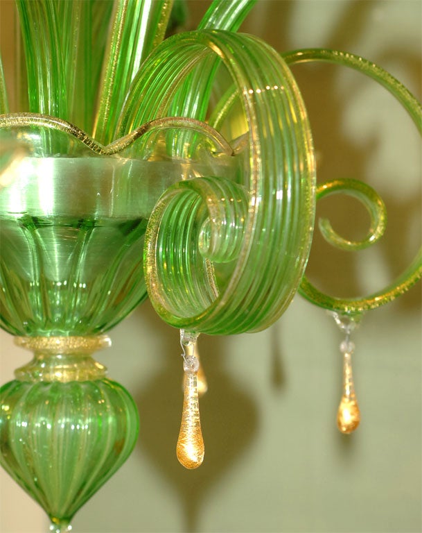 Early 20th Century Vibrant Leaf Green Murano Glass Chandelier 5