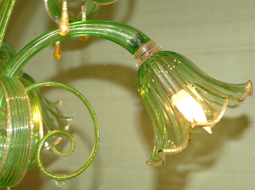 Early 20th Century Vibrant Leaf Green Murano Glass Chandelier 7