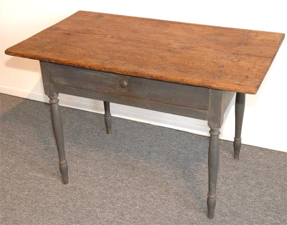 19THC ORIGINAL GREY PAINTED WORK TABLE WITH A SCRUB TOP AND TURNED LEGS & ORIGINAL DRAWER, GREAT HEIGHT AND FORM ON THIS WONDERFUL WORK TABLE, GREAT AS A DESK OR SMALL FARM TABLE/KITCHEN TABLE !