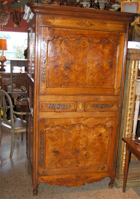 18 th.Century Cabinet/Bonnetiere with inlay