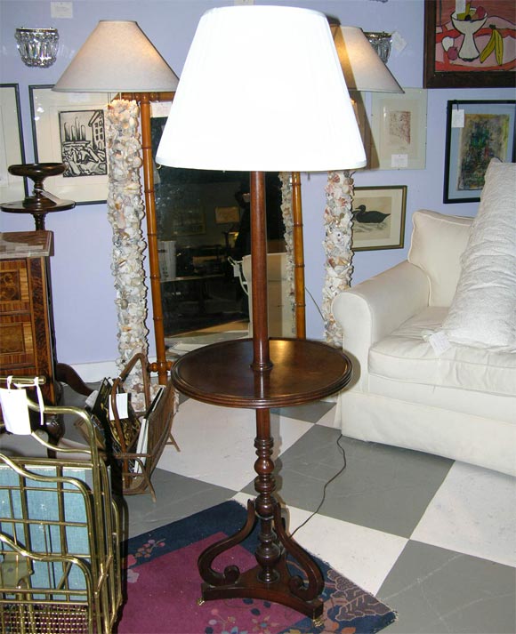 Mahogany table lamp.  Three lights.  It works but we always recommend rewiring.   Beautiful rich mahogany color.