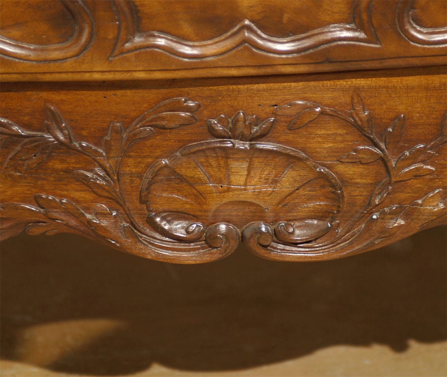 18th Century French Louis XV Walnut Commode In Excellent Condition In Atlanta, GA