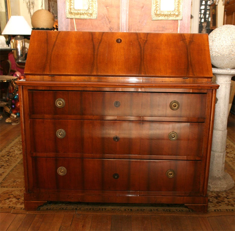 A very good German slant front desk with a lower case of drawers. The writing surface very nicely finished veneers with interior drawers having inlay and carved bone pulls. The exterior all-over veneered in the same patterned woods to create linear