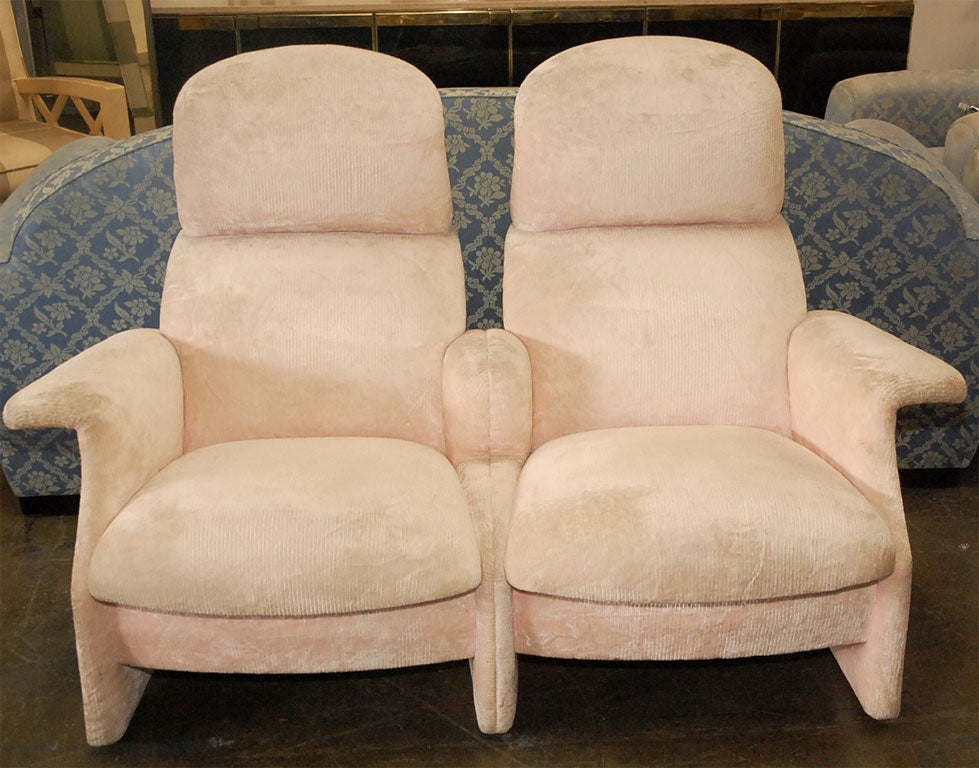DOUBLE SAN LUCA LOUNGE CHAIR BY ACHILLE AND PIER GIACOMO CASTIGLIONI. ORIGINAL FABRIC WHITE AND LIGHT PINK/SALMON.