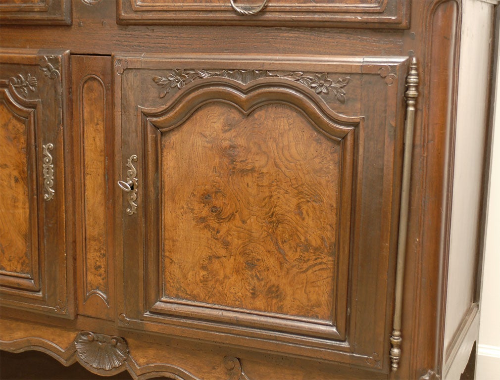 Carved French 1820s Walnut Restoration Vaisselier from Bresse with Burl Wood Panels For Sale