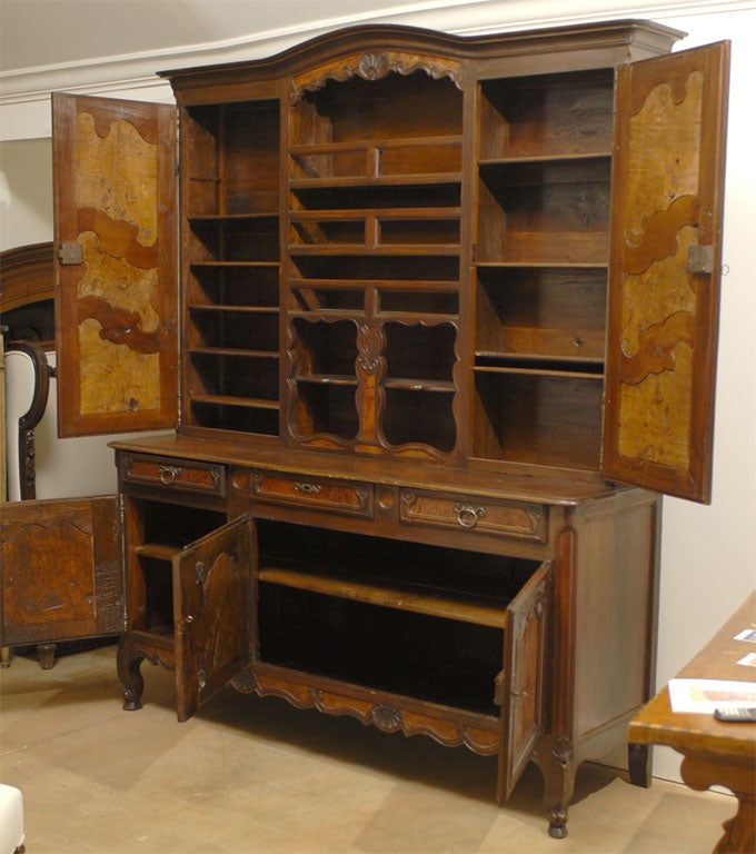 19th Century French 1820s Walnut Restoration Vaisselier from Bresse with Burl Wood Panels For Sale