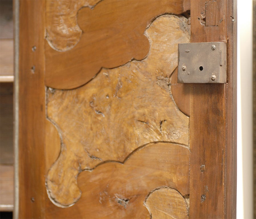 French 1820s Walnut Restoration Vaisselier from Bresse with Burl Wood Panels For Sale 1