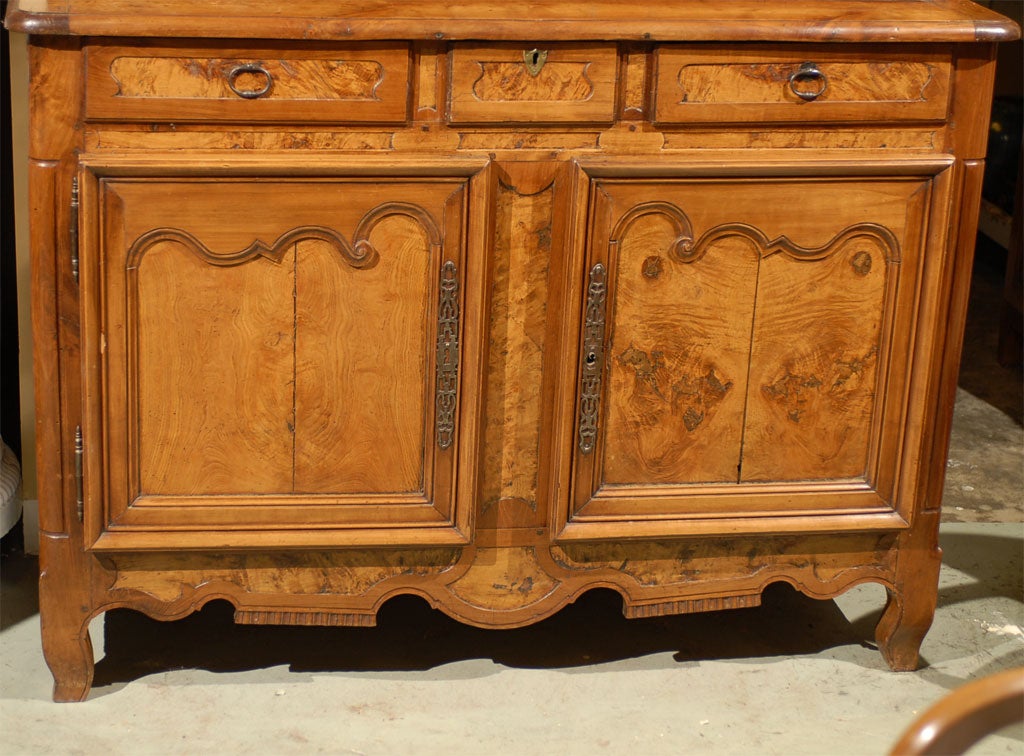 Louis XV Period Buffet Deux Corps in Burl Ash and Cherry, circa 1760 In Good Condition For Sale In Atlanta, GA