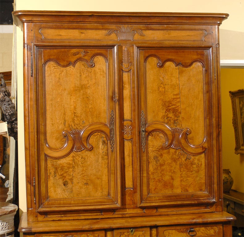 18th Century Louis XV Period Buffet Deux Corps in Burl Ash and Cherry, circa 1760 For Sale