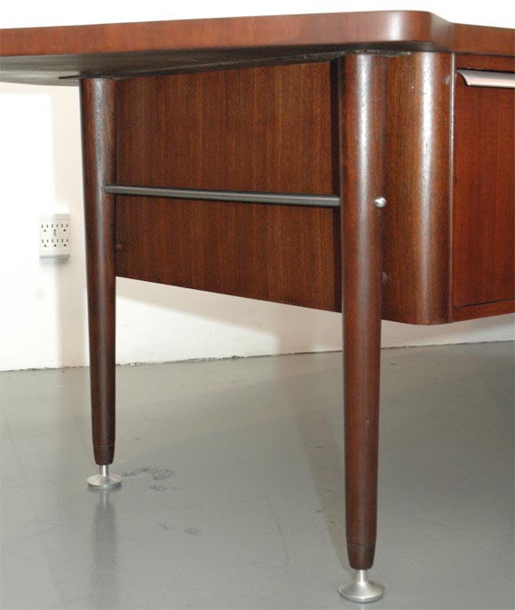 Walnut Large Stow Davis Desk