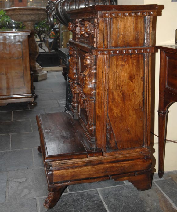 Italian Renaissance walnut prie-dieu In Good Condition For Sale In San Francisco, CA