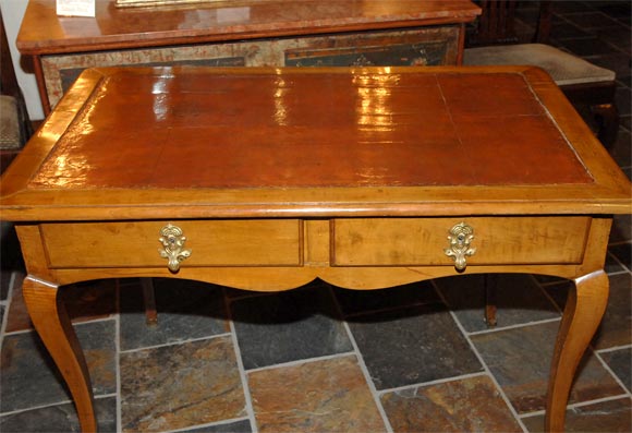 Louis XV provincial fruitwood bureau plat In Good Condition For Sale In San Francisco, CA
