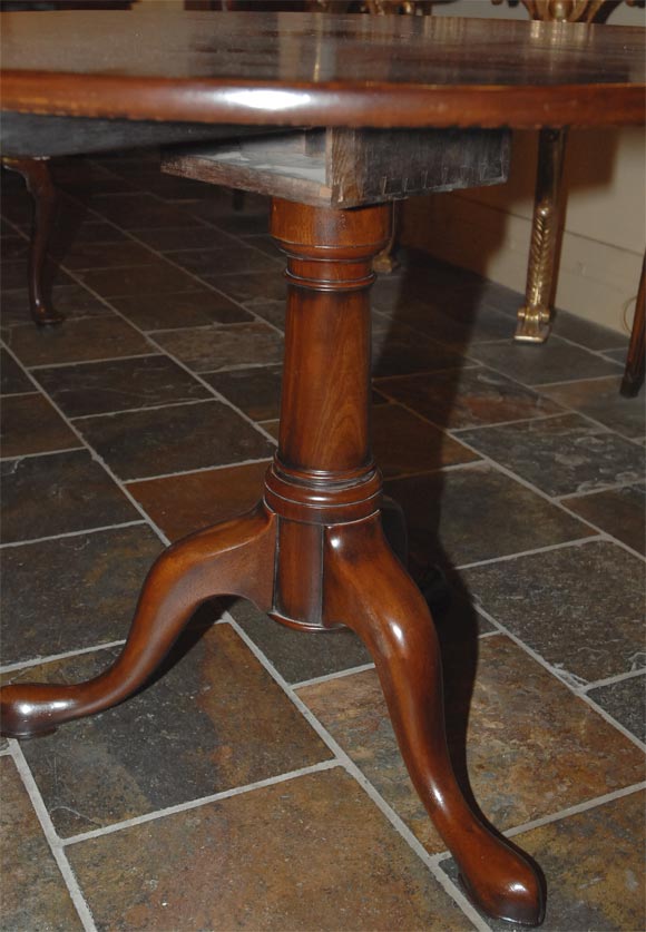 18th Century and Earlier George II mahogany tripod table For Sale