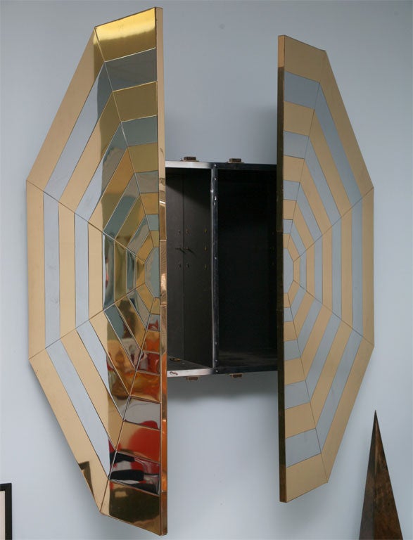 UNIQUE ''SPIDERWEB'' DESIGN WALL MOUNTED BAR