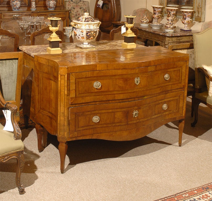 Large Neoclassical Serpentine Commode in Walnut, Italy c. 1780