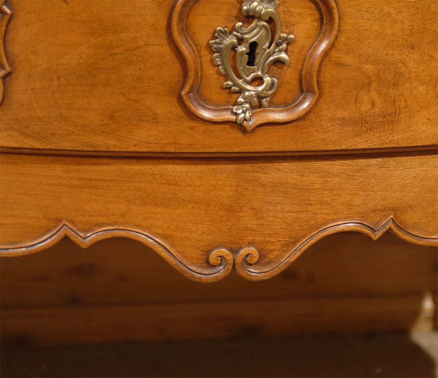 18th Century Louis XV Serpentine Walnut Commode, Provence, France, c. 1760 For Sale