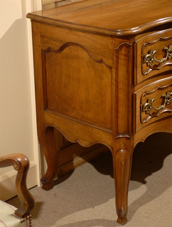 Louis XV Serpentine Walnut Commode, Provence, France, c. 1760 For Sale 1
