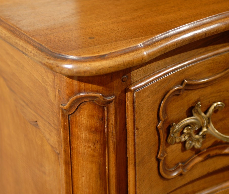 Louis XV Serpentine Walnut Commode, Provence, France, c. 1760 For Sale 2