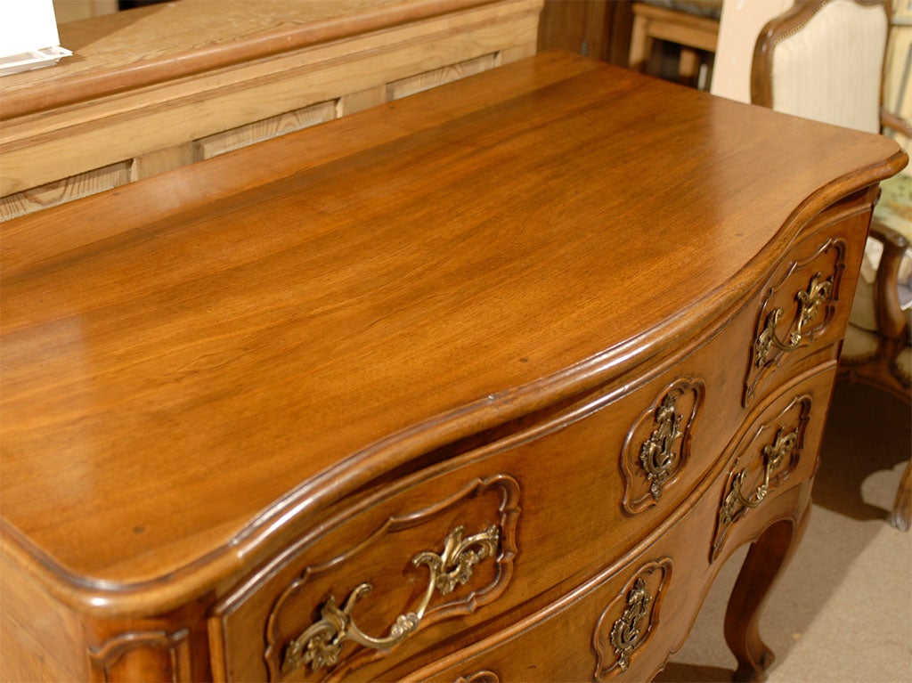 Louis XV Serpentine Walnut Commode, Provence, France, c. 1760 For Sale 4