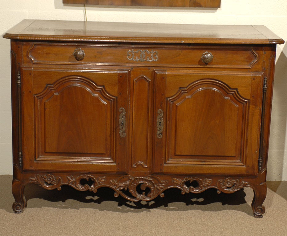 French Provencal Louis XV Period Buffet in Walnut, France c. 1750 For Sale