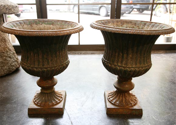 English Pair of Regency  cast  iron urns For Sale