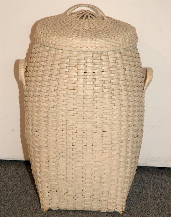 19THC ORIGINAL CREAM PAINTED FEATHER BASKET WITH LID